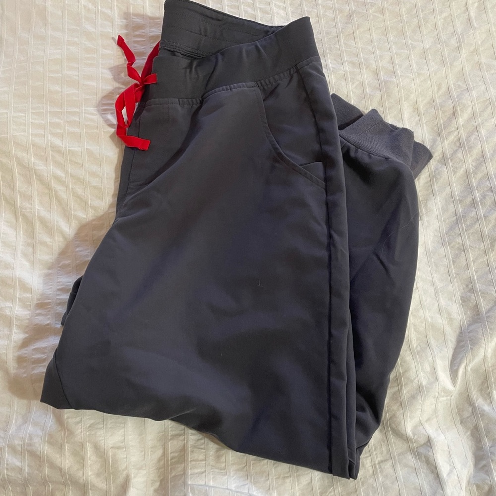 Figs scrubs size large/petite
